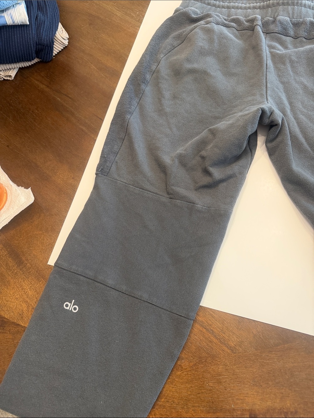 ALO Yoga women's Slate Gray Jogger Sweatpants - Picture 4 of 4